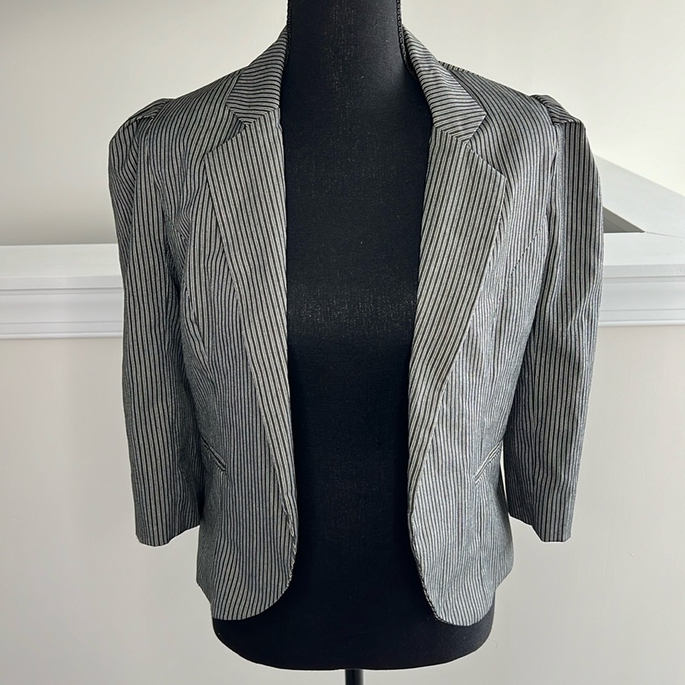 Cropped striped blazer